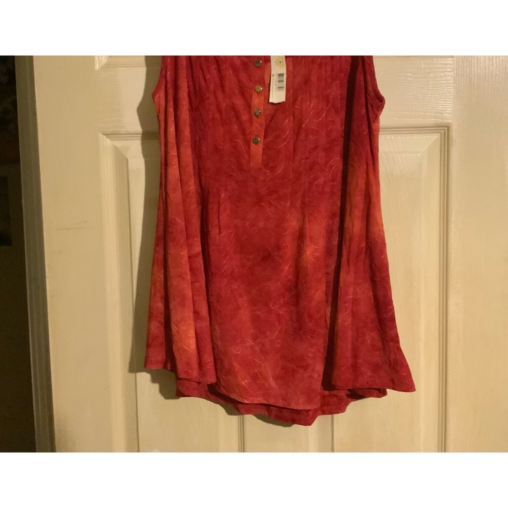 Reddish orange short sleeve